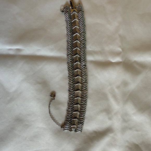 Vintage Coro signed silver tone bracelet - Picture 8 of 9